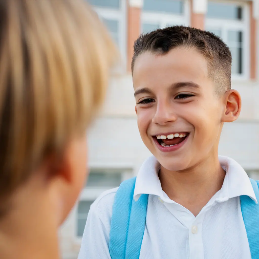 Niños aprendiendo inglés en Kent College Vícar